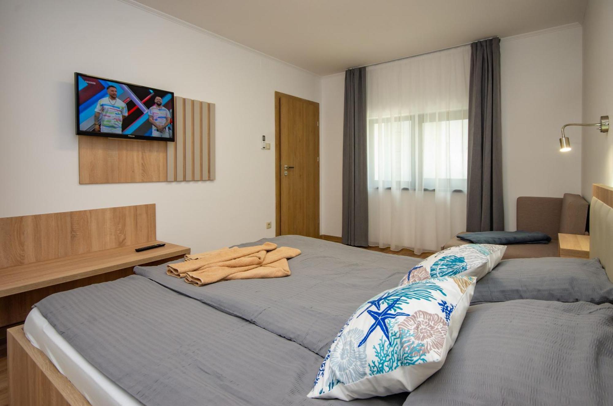 Csaladi Kikoeto Apartman Gyula Exterior photo