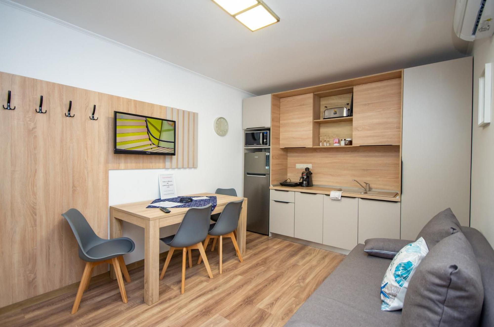 Csaladi Kikoeto Apartman Gyula Exterior photo
