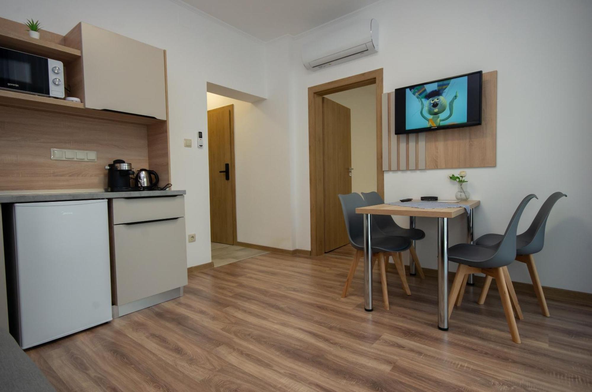 Csaladi Kikoeto Apartman Gyula Exterior photo