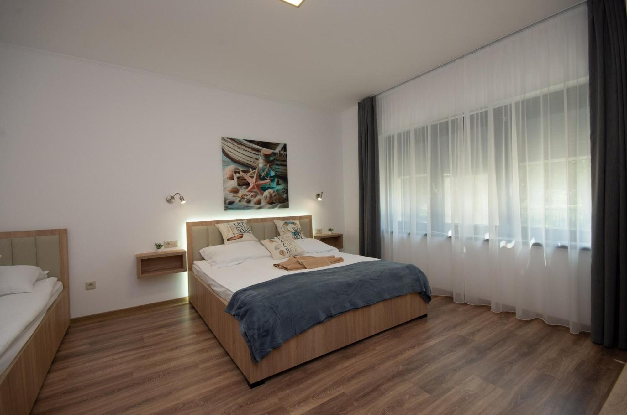 Csaladi Kikoeto Apartman Gyula Exterior photo